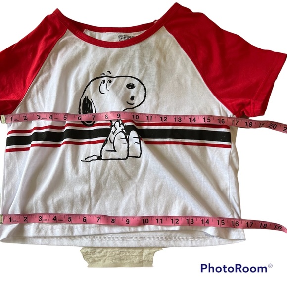 Peanuts Snoopy graphic Tee crop top White Black red Size large Jr - Picture 8 of 9